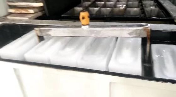 500 kg/hari-50 ton/hari Mesin Es Blok Saline Otomatis Dengan Kondensasi Dingin Udara